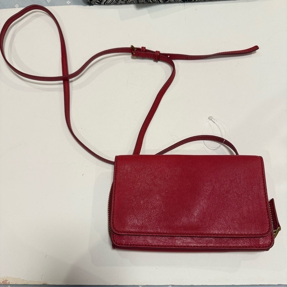 Fossil Elegant Red Leather Crossbody Bag